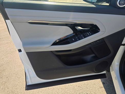 Used 2023 Land Rover Range Rover Evoque SE image 24