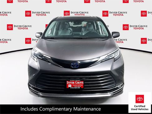 Certified 2022 Toyota Sienna XLE FWD image 2