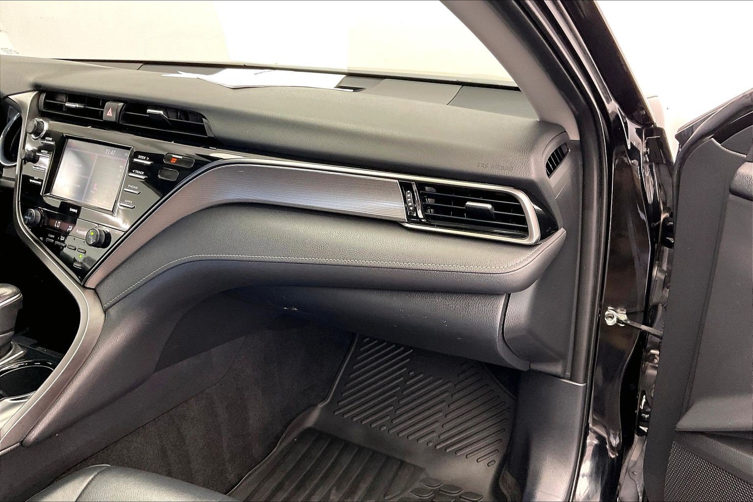 Used 2020 Toyota Camry SE FWD image 15