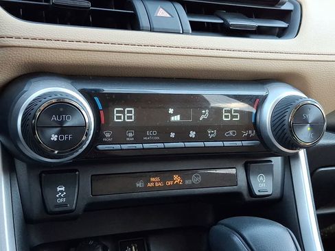 Used 2025 Toyota RAV4 XLE image 18