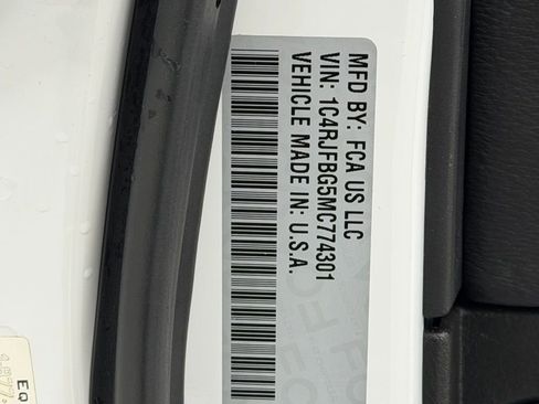 Used 2021 Jeep Grand Cherokee Limited image 28