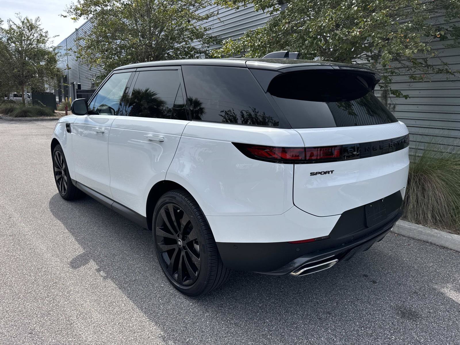 Certified 2025 Land Rover Range Rover Sport SE AWD/4WD image 3