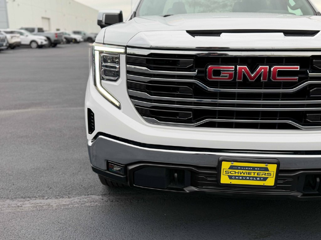 Used 2025 GMC Sierra 1500 SLT AWD/4WD image 4