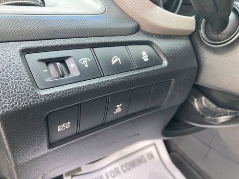 Used 2015 Hyundai Santa Fe Sport AWD/4WD image 38