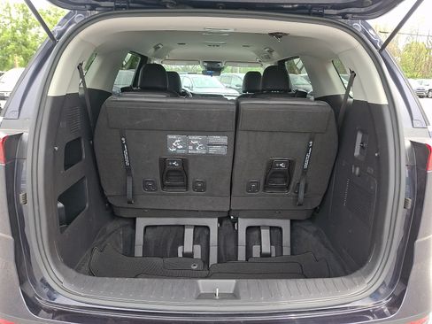 Used 2024 Kia Carnival LX FWD image 28