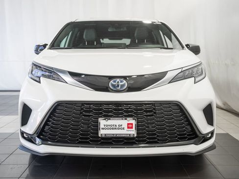 Used 2024 Toyota Sienna XSE w/ XSE Plus Package AWD/4WD image 2