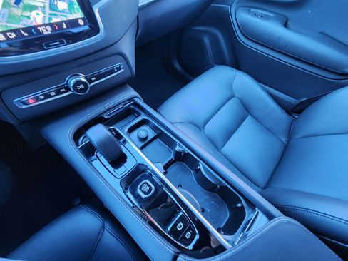 Used 2025 Volvo XC90 B5 Core image 39