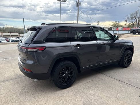 Used 2024 Jeep Grand Cherokee Altitude RWD image 5