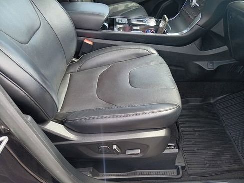 Used 2019 Ford Edge Titanium w/ Equipment Group 301A AWD/4WD image 14