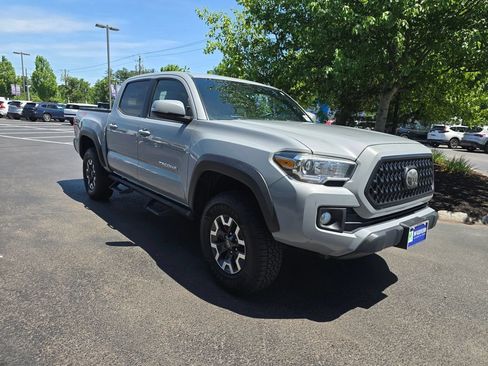 Used 2018 Toyota Tacoma TRD Off-Road AWD/4WD image 10
