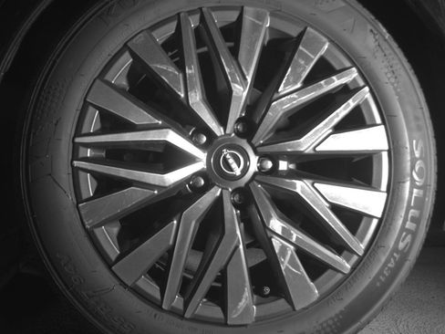 Used 2025 Nissan Altima 2.5 SV FWD image 14