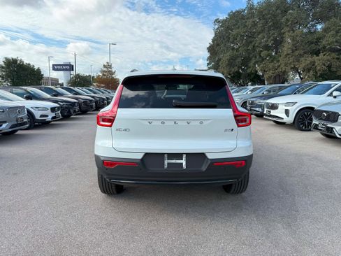 New 2026 Volvo XC40 B5 Plus w/ Protection Package Premier image 5