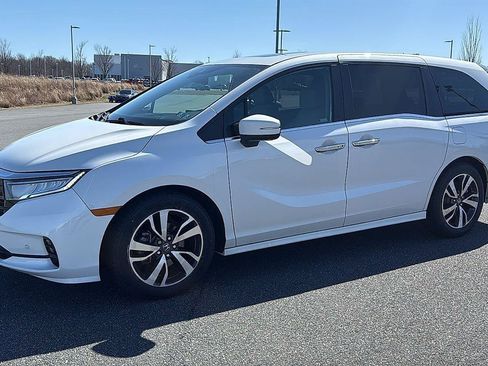 Used 2023 Honda Odyssey Touring image 14