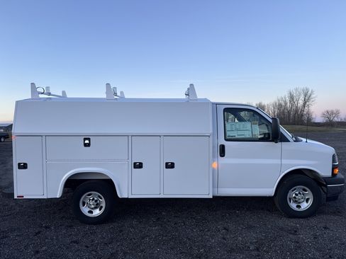 New 2025 Chevrolet Express 3500 w/ Power Convenience Package image 8