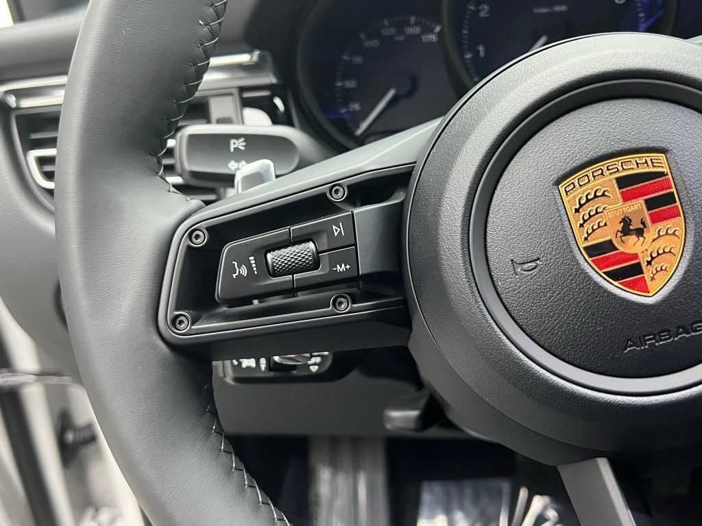 Used 2026 Porsche Macan AWD/4WD image 8