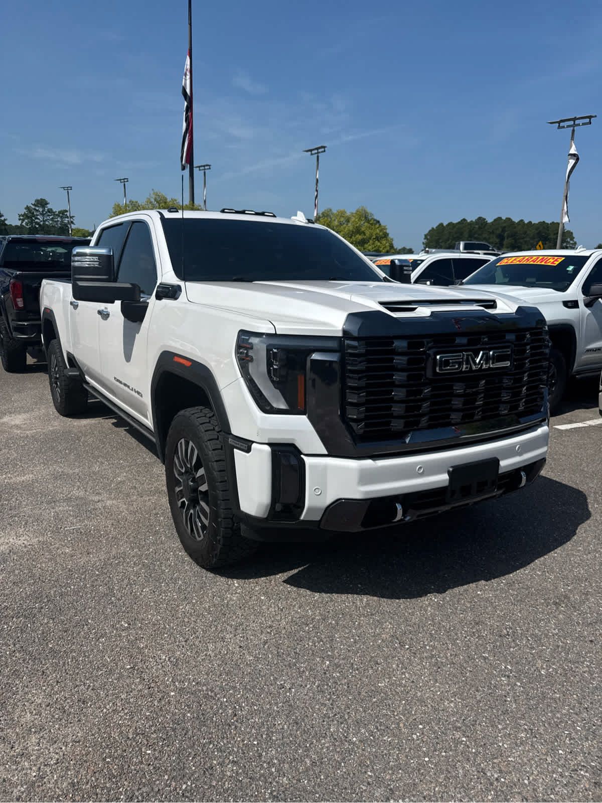 Used 2024 GMC Sierra 2500 Denali Ultimate w/ Max Trailering Package AWD/4WD image 3