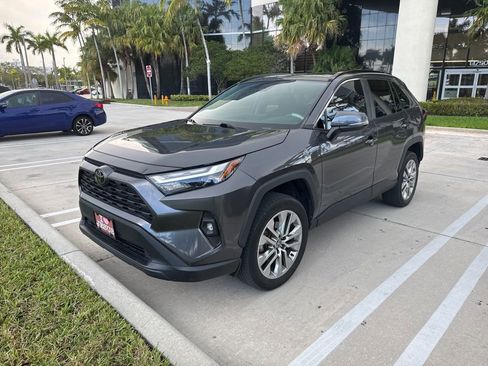 Used 2023 Toyota RAV4 XLE Premium image 3