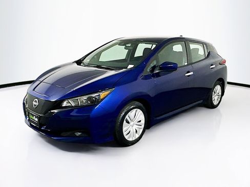 Used 2025 Nissan Leaf S image 4