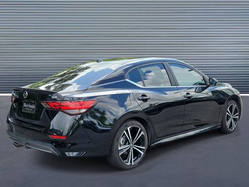 Used 2021 Nissan Sentra SR FWD image 3