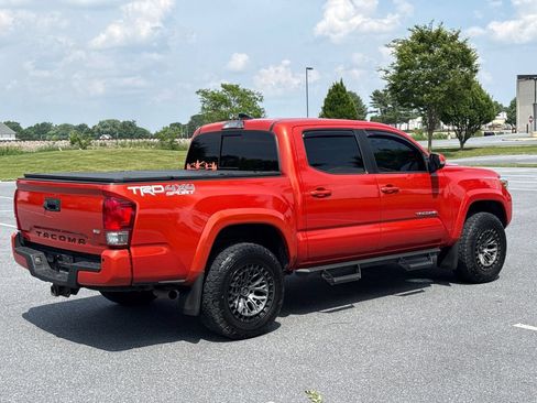 Used 2017 Toyota Tacoma TRD Sport w/ Premium & Technology Package AWD/4WD image 8