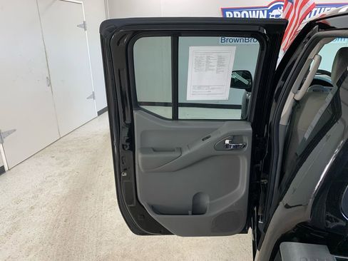 Used 2017 Nissan Frontier SV w/ SV Value Truck Package image 15