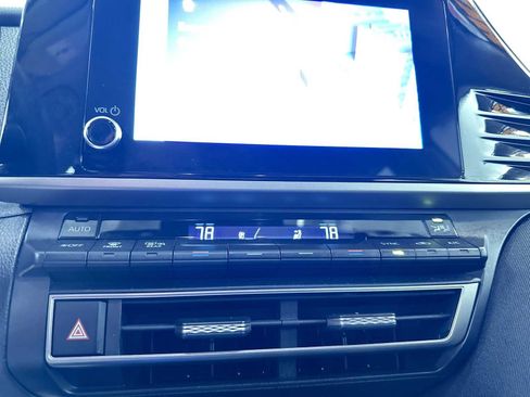 Used 2025 Toyota Camry LE image 27