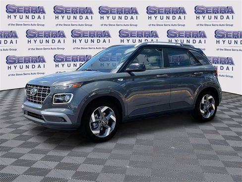 Used 2025 Hyundai Venue Limited image 2