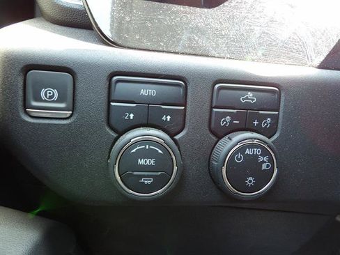 Certified 2025 Chevrolet Silverado 1500 LT AWD/4WD image 19