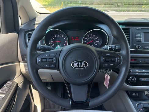 Used 2016 Kia Sedona LX w/ Option Group 020 FWD image 14