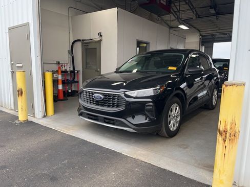 Used 2023 Ford Escape Active image 1