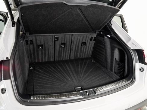 Used 2025 Porsche Macan image 29