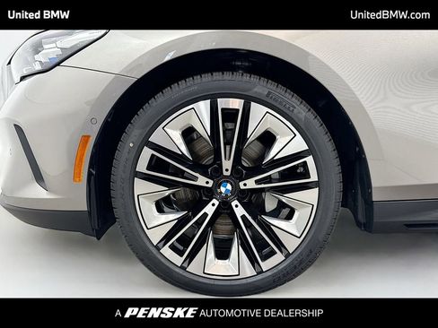 New 2026 BMW 530i w/ Premium Package RWD image 2