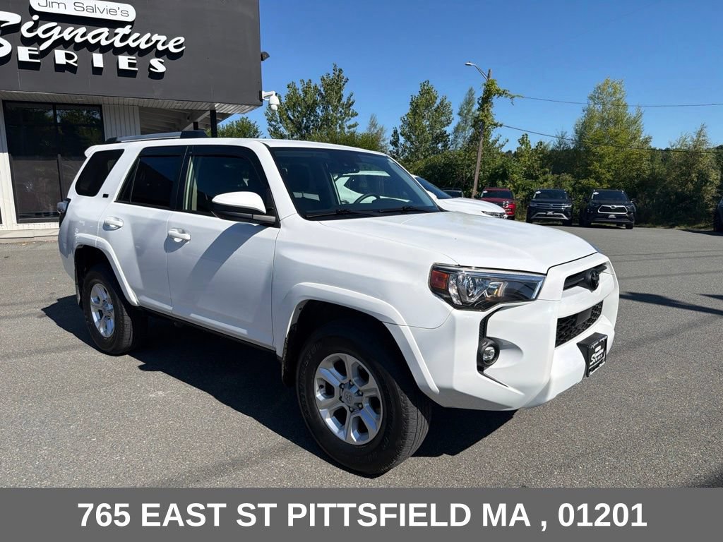 Used 2024 Toyota 4Runner SR5 AWD/4WD image 9