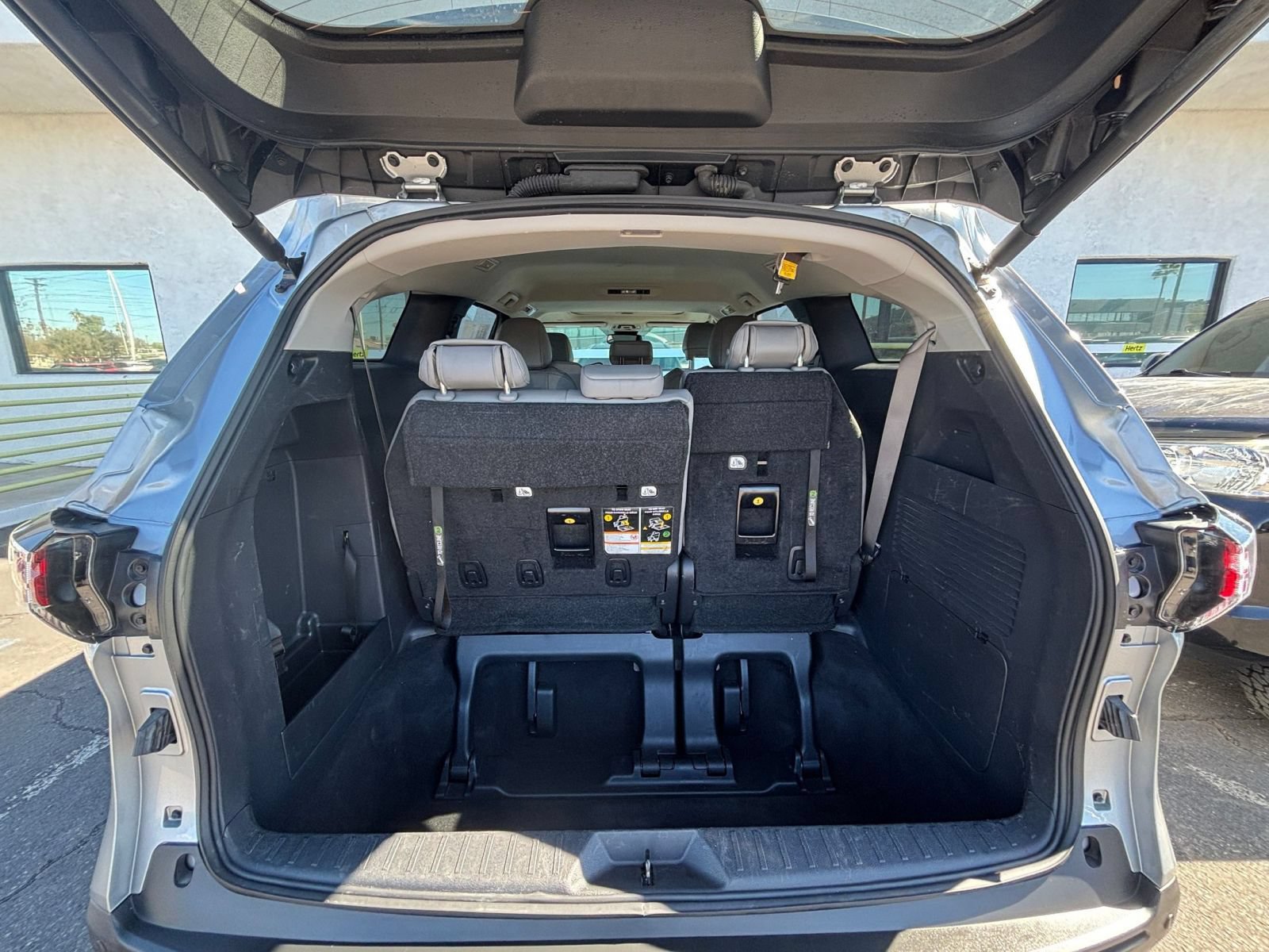 Used 2025 Toyota Sienna XLE FWD image 33