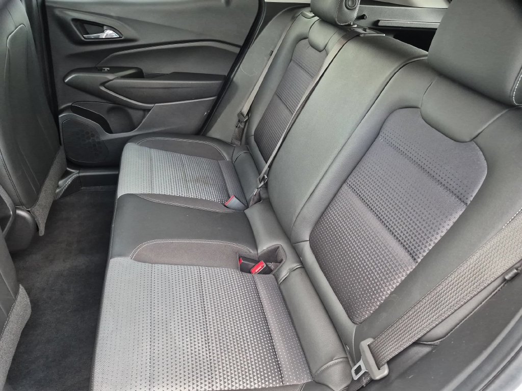 Used 2025 Chevrolet Trax LT w/ LT Convenience Package FWD image 28