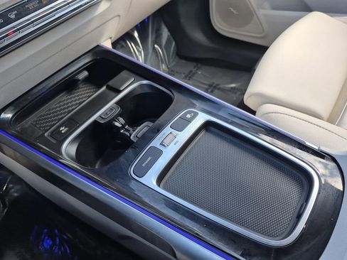 Used 2024 Mercedes-Benz EQB 300 4MATIC image 25