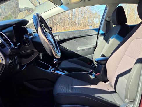 Used 2018 Kia Forte LX image 9