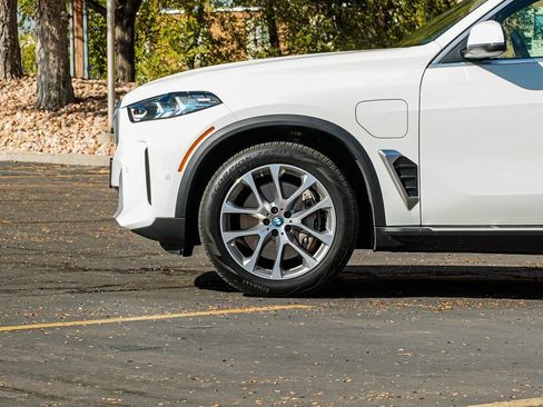 Used 2025 BMW X5 xDrive50e image 8