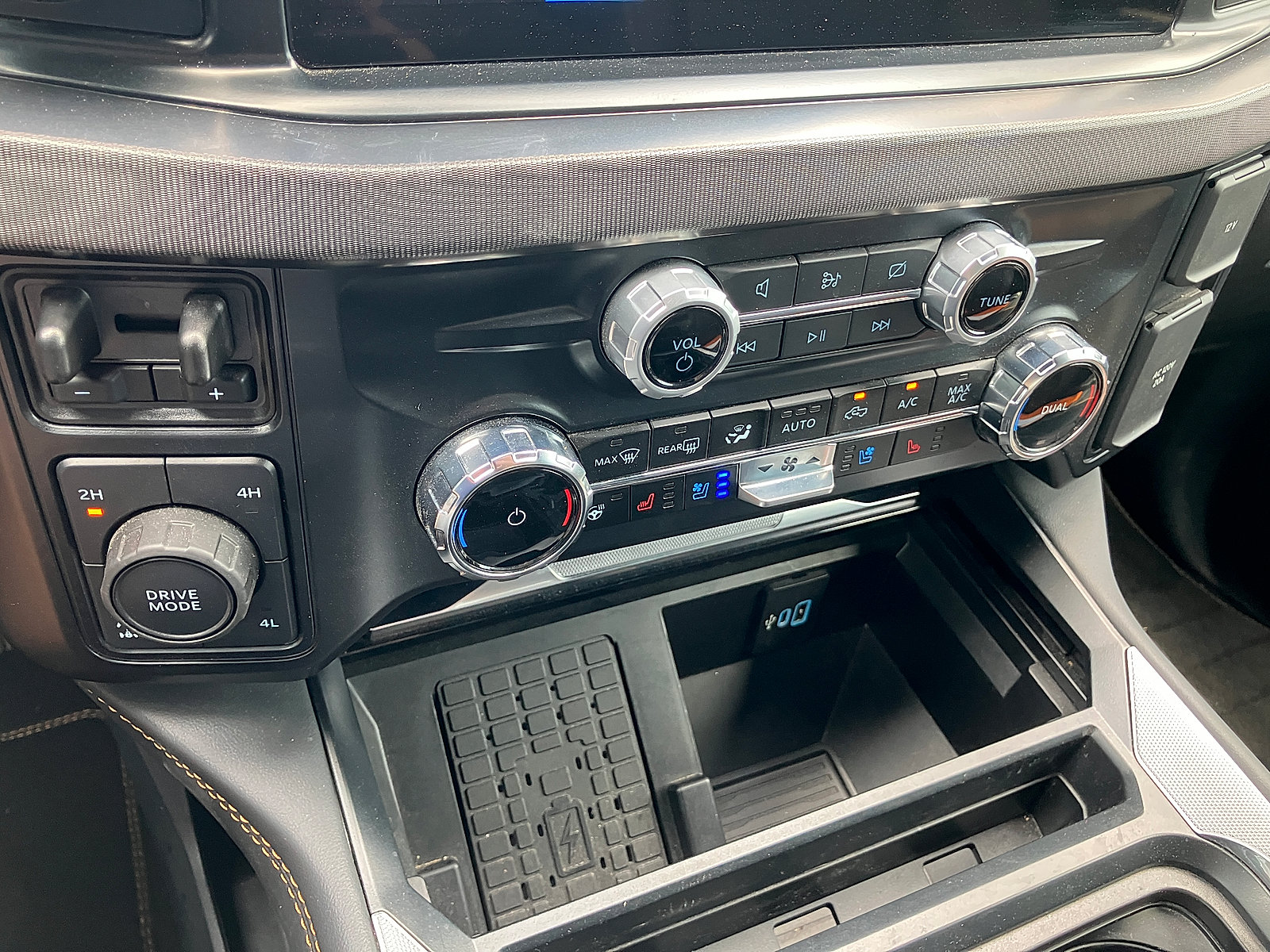 Used 2024 Ford F250 Platinum AWD/4WD image 36