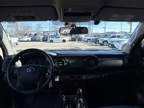 Used 2016 Toyota Tacoma SR image 15