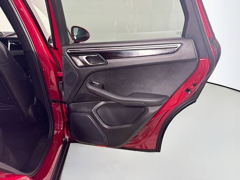 Used 2021 Porsche Macan image 26