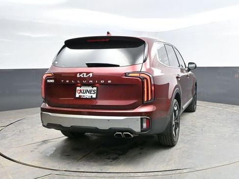 Used 2024 Kia Telluride EX w/ EX Captain's Chair Package image 9