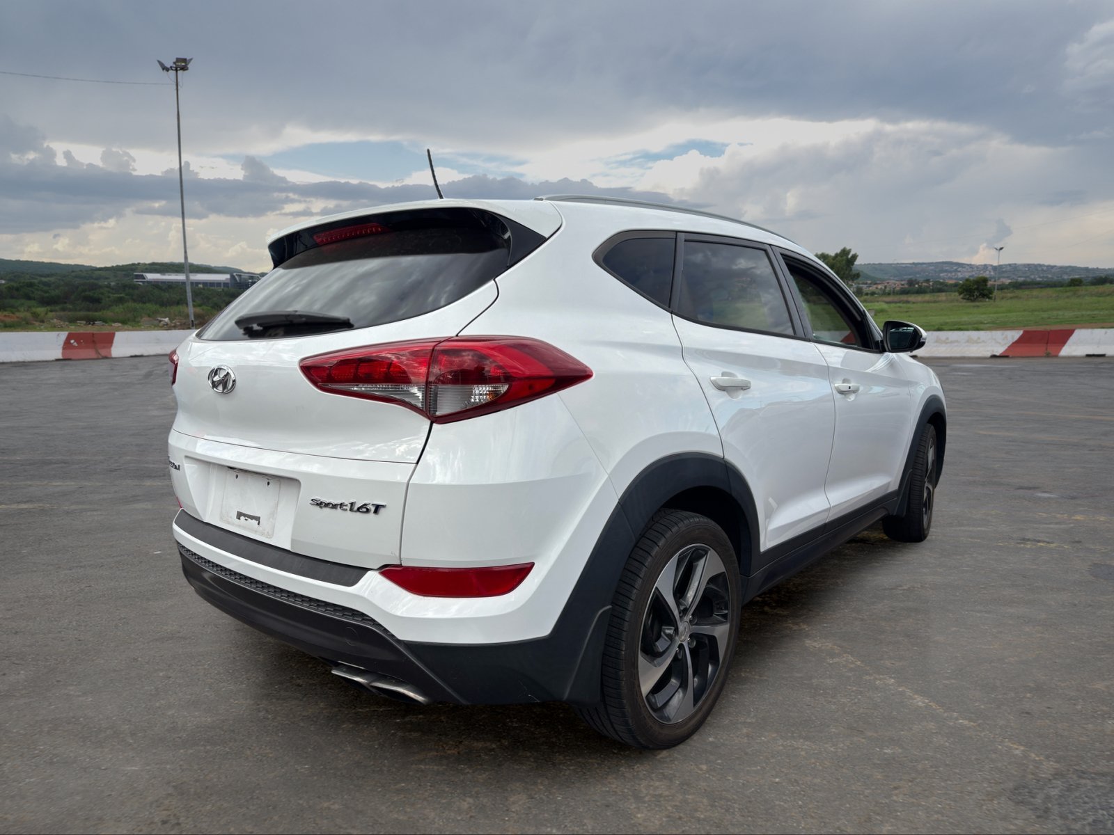 Used 2016 Hyundai Tucson Sport FWD image 3