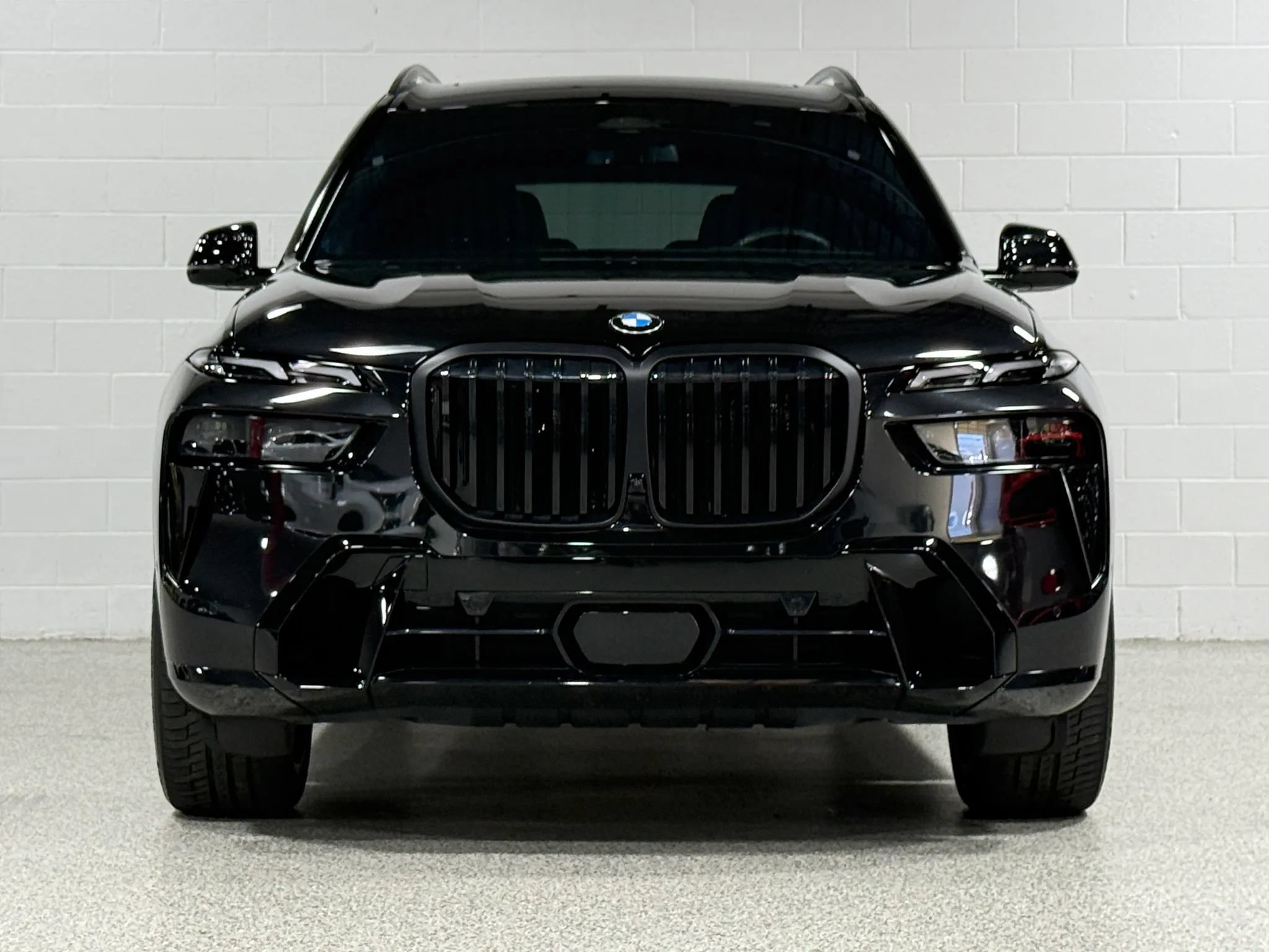 Used 2024 BMW X7 xDrive40i w/ M Sport Package AWD/4WD image 3