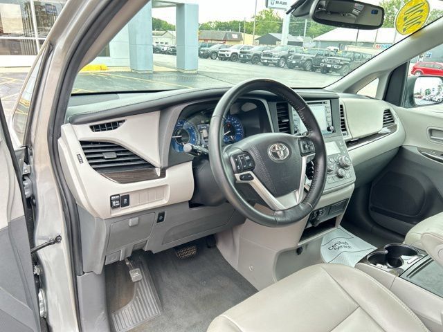 Used 2020 Toyota Sienna XLE FWD image 33