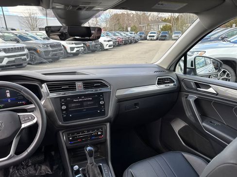 Used 2023 Volkswagen Tiguan SE AWD/4WD image 32