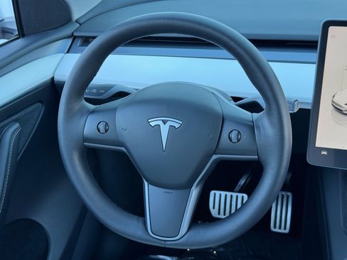 Used 2023 Tesla Model Y Performance image 18