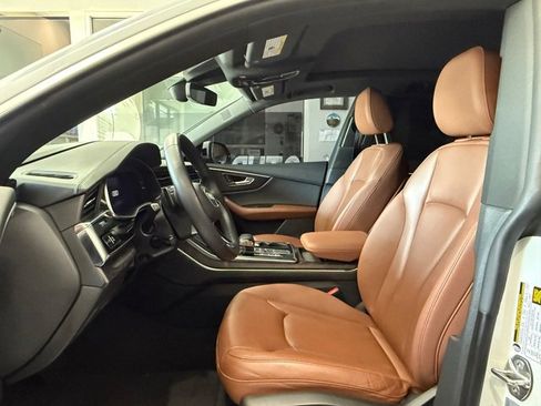 Used 2019 Audi Q8 Prestige w/ Towing Package image 3