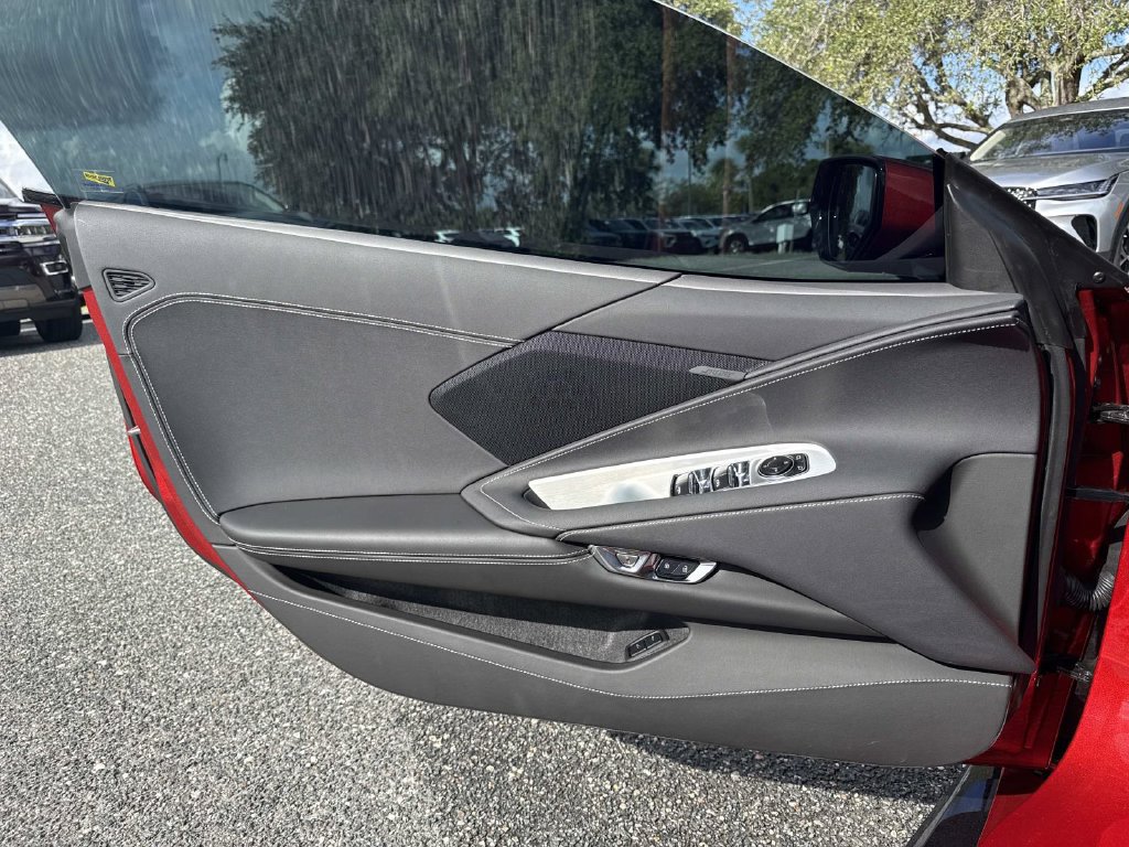 Used 2025 Chevrolet Corvette Z06 RWD image 13
