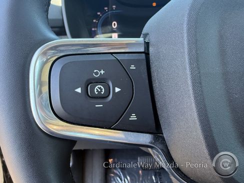 Used 2025 Volvo XC40 B5 Plus AWD/4WD image 17